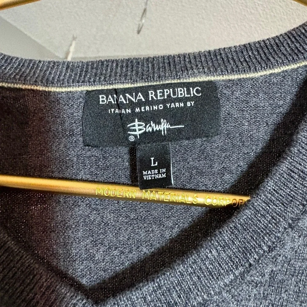 Banana Republic V-Neck‎ Sweater Mens Large Gray Merino Wool Italian Yarn Classic
